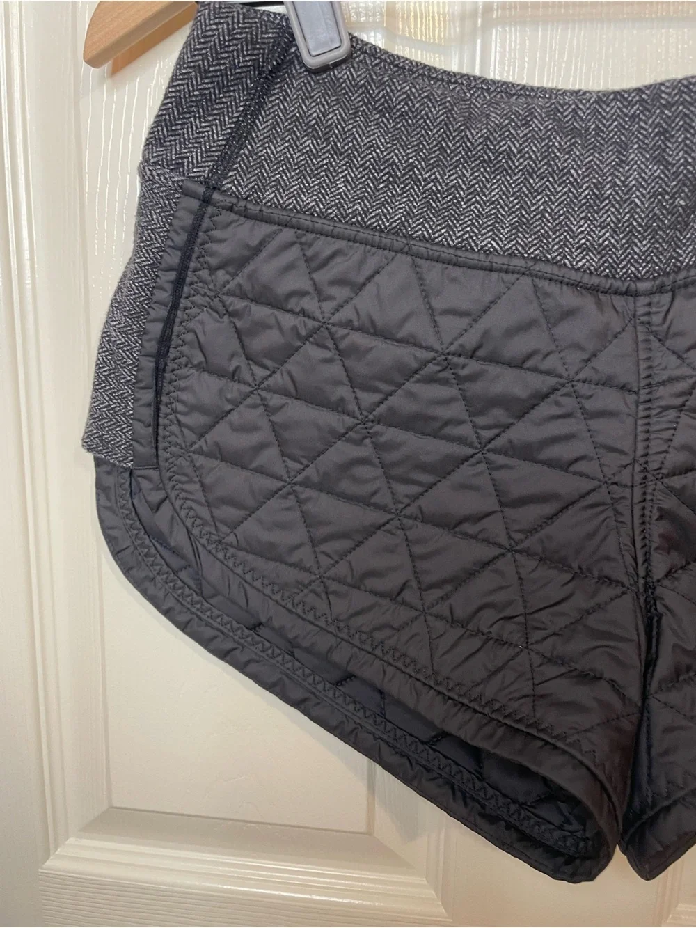 Lululemon Hot Cheeks Shorts in Black Heathered Herringbone Size 4